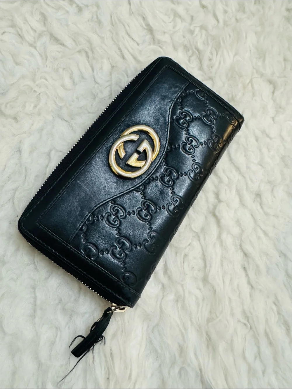 Gucci Guccisima Black Leather Embossed GG Round Zip Wallet - Picture 3 of 15